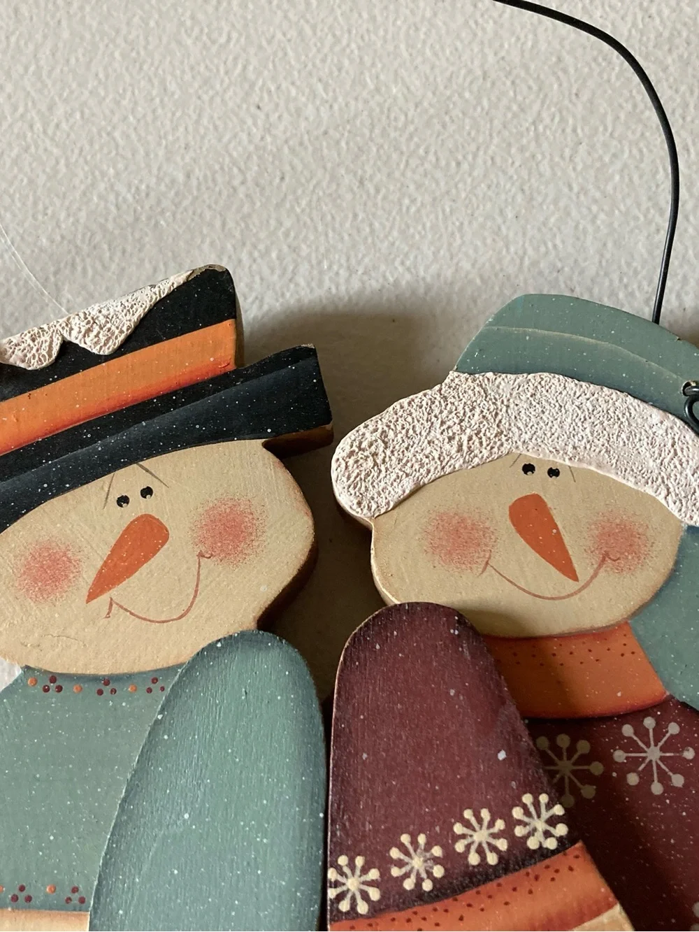 Hanging Wood Snowman Couple Plaque Sign 